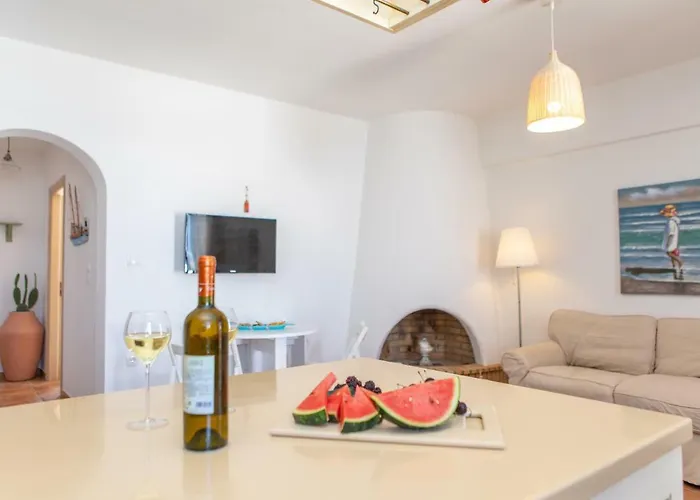 度假居 Down Town Naxos City